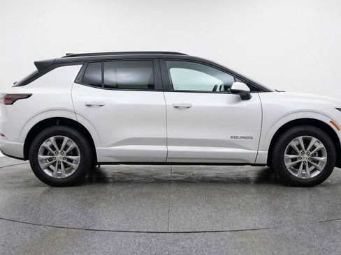 Used 2025 Chevrolet Equinox LT image 9