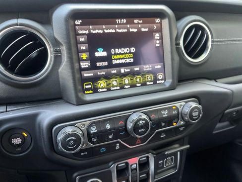 Used 2023 Jeep Wrangler Unlimited Sahara w/ Cold Weather Group AWD/4WD image 2