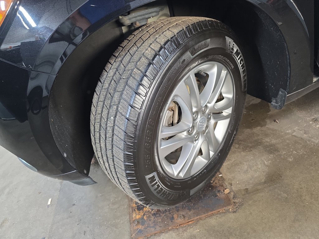 Used 2018 Buick Enclave Essence w/ Trailering Package FWD image 35