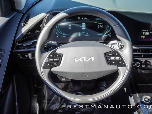 Used 2025 Kia Niro EX image 24