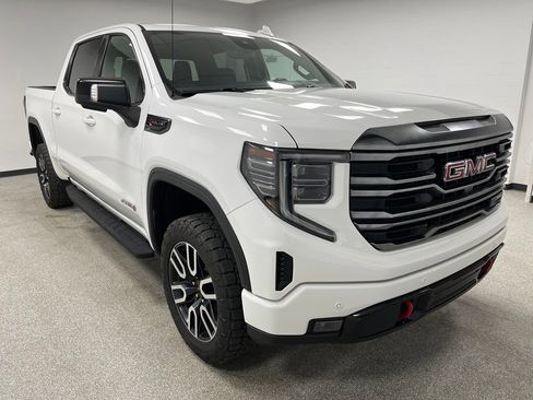Used 2022 GMC Sierra 1500 AT4 w/ AT4 Premium Package AWD/4WD image 2