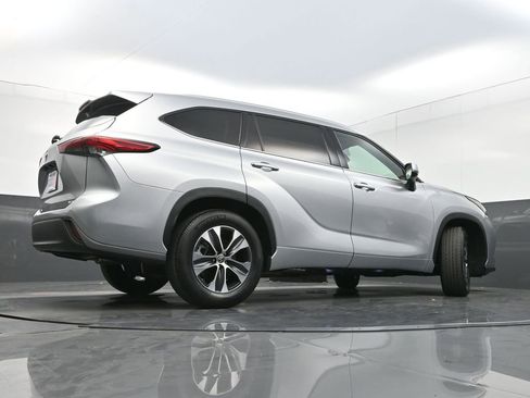 Used 2022 Toyota Highlander XLE image 33