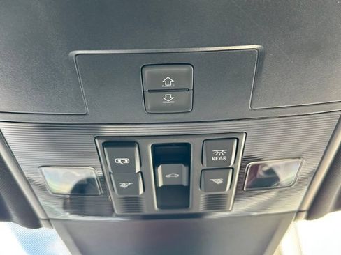 Certified 2022 Volkswagen Tiguan SE R-Line FWD image 36
