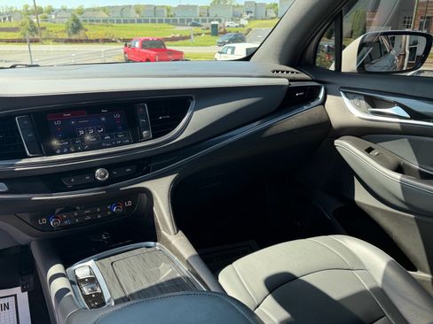 Used 2022 Buick Enclave Premium AWD/4WD image 13