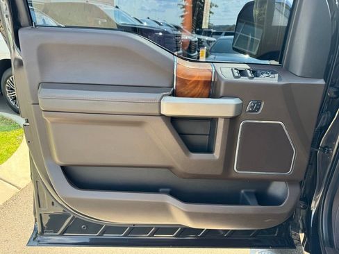 Used 2015 Ford F150 King Ranch w/ Equipment Group 601A Luxury AWD/4WD image 10