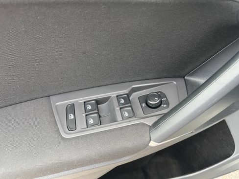 Used 2018 Volkswagen Tiguan S FWD image 12