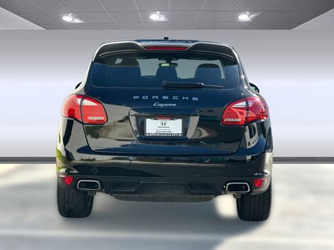 Used 2014 Porsche Cayenne Platinum Edition image 9