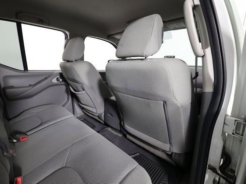 Used 2018 Nissan Frontier SV image 19