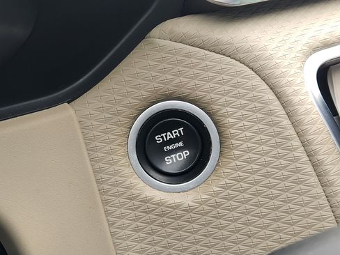 Used 2020 Land Rover Range Rover Velar S image 27