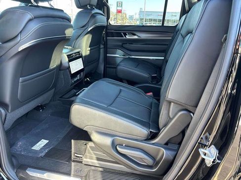 New 2026 Jeep Grand Wagoneer Summit image 7