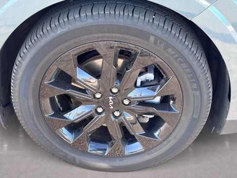 Used 2023 Kia Carnival SX Prestige FWD image 11