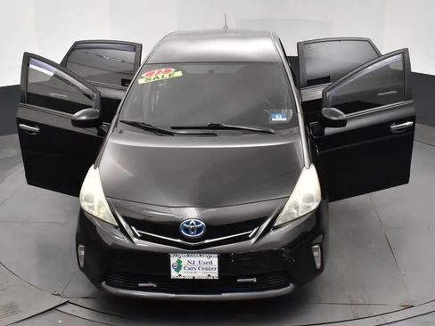 Used 2012 Toyota Prius V Three w/ Preferred Accessory Pkg FWD image 10