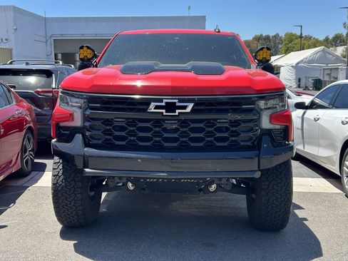 Used 2023 Chevrolet Silverado 1500 ZR2 w/ Technology Package AWD/4WD image 2