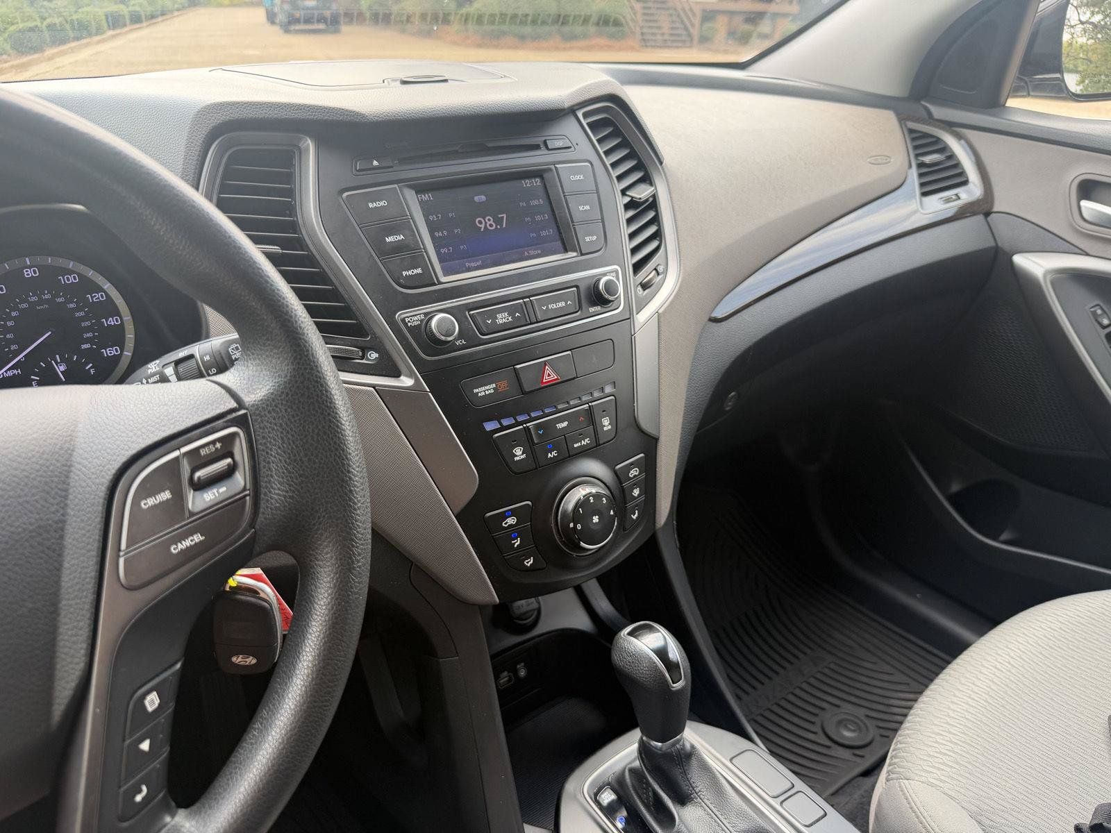 Used 2018 Hyundai Santa Fe Sport FWD image 12