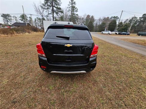 Used 2020 Chevrolet Trax LT w/ LT Convenience Package image 6