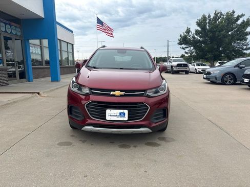 Used 2022 Chevrolet Trax LT w/ Driver Confidence Package AWD/4WD image 2