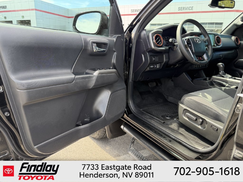 Certified 2023 Toyota Tacoma TRD Off-Road AWD/4WD image 5