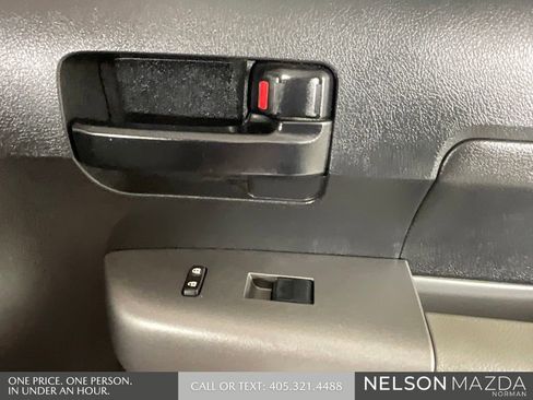 Used 2012 Toyota Tundra 4x4 CrewMax w/ SR5 Pkg image 18