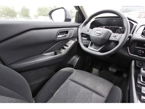 Certified 2026 Nissan Rogue SV FWD image 11