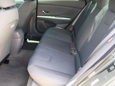 Used 2026 Hyundai Elantra SE FWD image 18