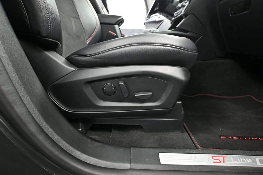 Used 2023 Ford Explorer ST-Line AWD/4WD image 45