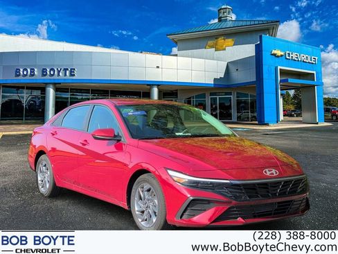 Used 2024 Hyundai Elantra SEL FWD image 1