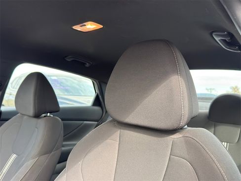 Used 2025 Hyundai Elantra SEL image 13