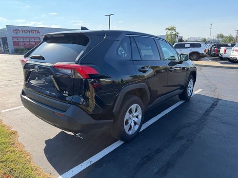 Used 2025 Toyota RAV4 LE AWD/4WD image 5