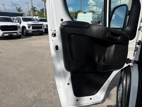 Used 2024 RAM ProMaster 2500 w/ Convenience Group FWD image 10