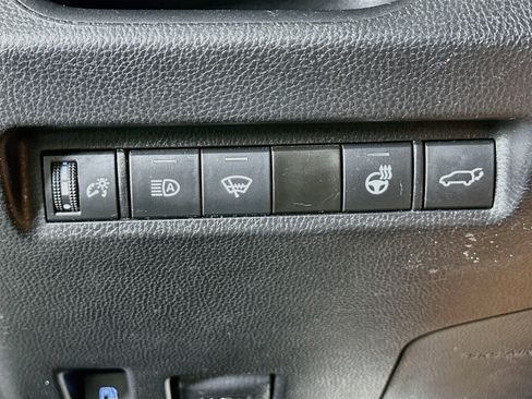 Used 2021 Toyota RAV4 XLE w/ Convenience Package AWD/4WD image 17
