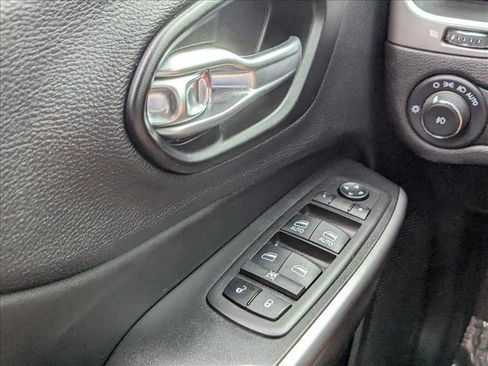 Used 2022 Jeep Cherokee Latitude Lux image 24