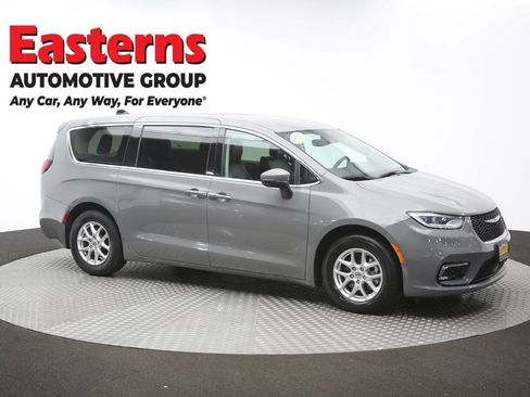 Used 2023 Chrysler Pacifica Touring-L FWD image 50