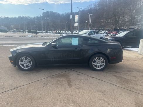 Used 2011 Ford Mustang Coupe image 4