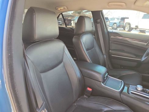 Used 2022 Chrysler 300 Touring L w/ Comfort Group image 9