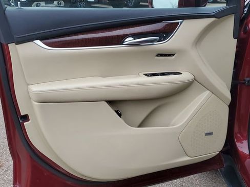 Used 2017 Cadillac XT5 Luxury w/ Driver Awareness Package image 21