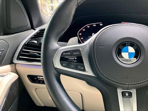 Used 2022 BMW X5 xDrive40i w/ M Sport Package AWD/4WD image 23