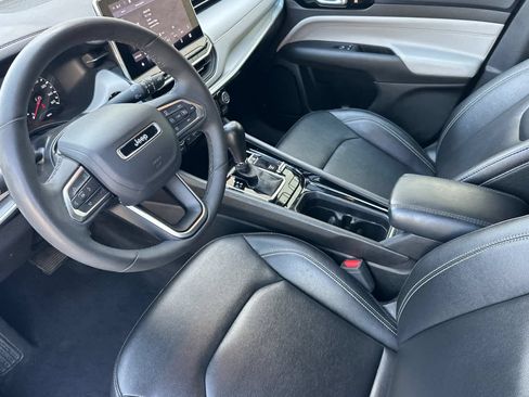 Used 2025 Jeep Compass Limited AWD/4WD image 12