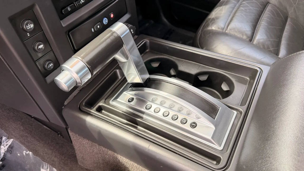 Used 2005 HUMMER H2 SUT w/ Preferred Equipment Group AWD/4WD image 18