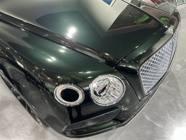 Used 2017 Bentley Bentayga AWD/4WD image 14