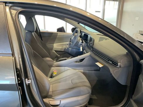 New 2026 Hyundai Elantra SE FWD image 19