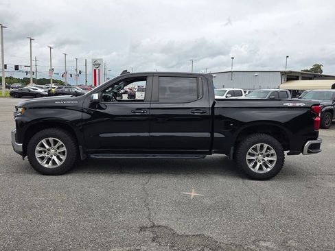Used 2021 Chevrolet Silverado 1500 LT AWD/4WD image 2
