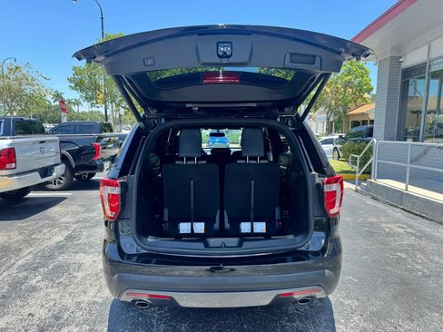 Used 2017 Ford Explorer XLT w/ Equipment Group 202A FWD image 8