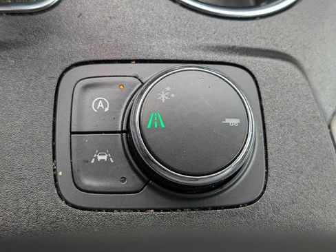 Used 2022 Chevrolet Traverse LT FWD image 21