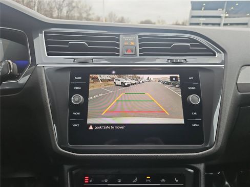 Certified 2024 Volkswagen Tiguan SE image 21