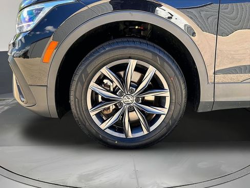 Used 2023 Volkswagen Tiguan SE AWD/4WD image 36