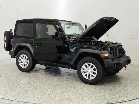 Used 2023 Jeep Wrangler Sport AWD/4WD image 9