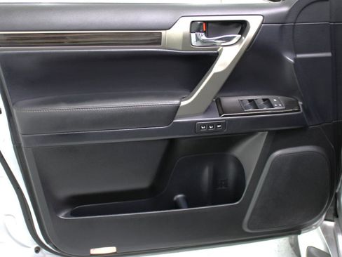 Used 2017 Lexus GX 460 image 36