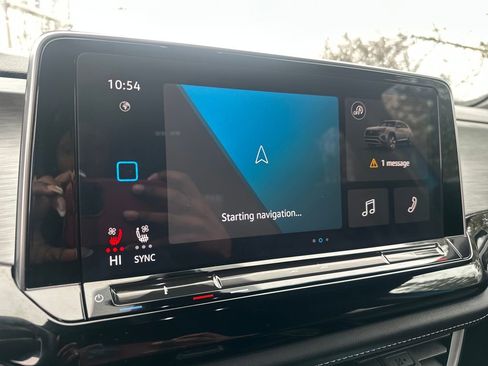 Used 2024 Volkswagen Atlas Cross Sport SE image 9