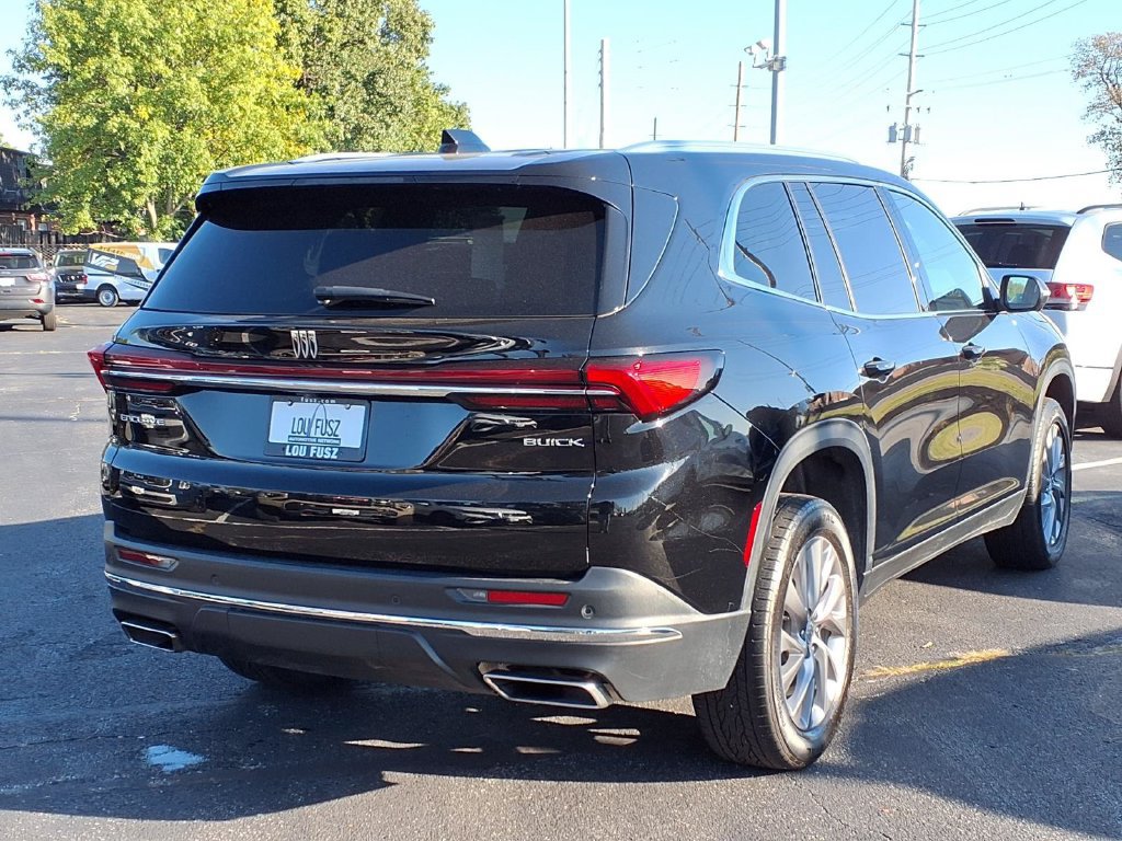 Used 2025 Buick Enclave Preferred FWD image 2