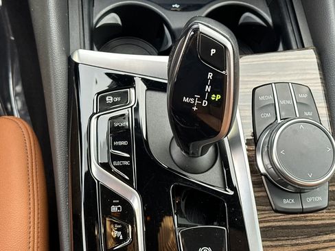 Used 2023 BMW 530e w/ Convenience Package image 23